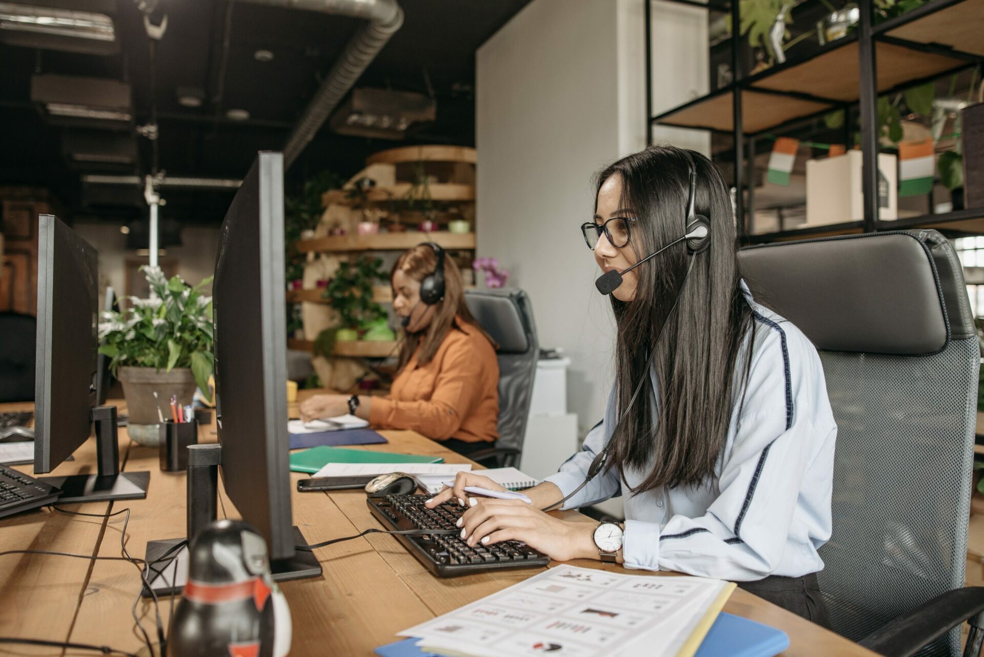 femme-technicien-telephonie-operateur